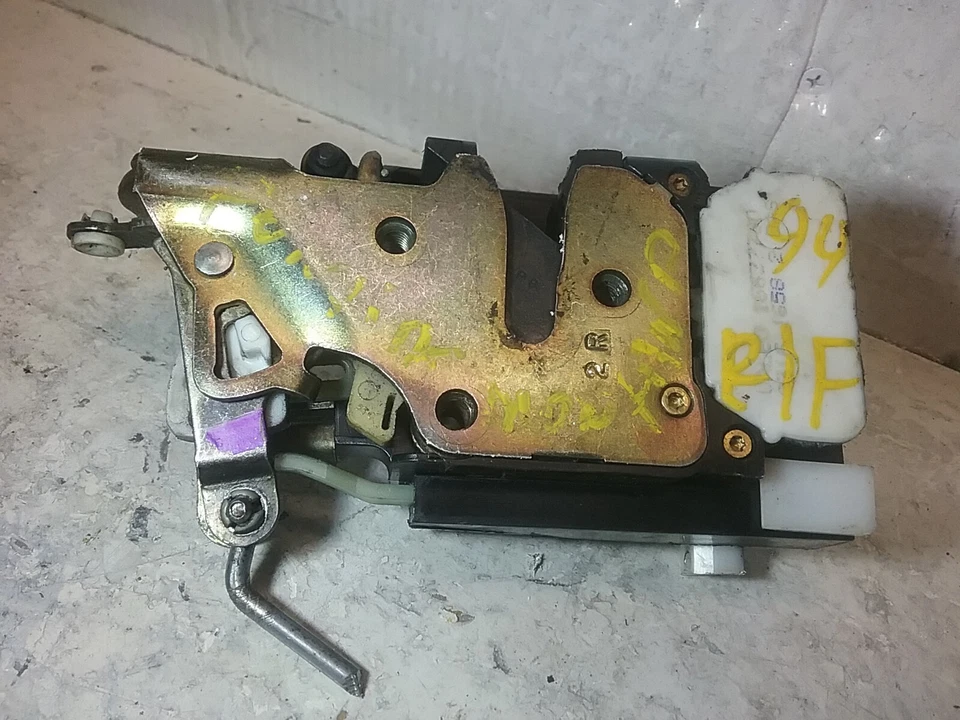 Actuador de cierre de cerradura de puerta delantera derecha Pontiac Montana 1999-2004 (R47) Foto 3 de 3