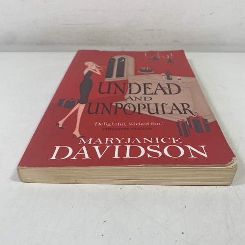 Undead And Unpopular Undead #5 by MaryJanice Davidson Large Paperback 2006 - Picture 4 of 8