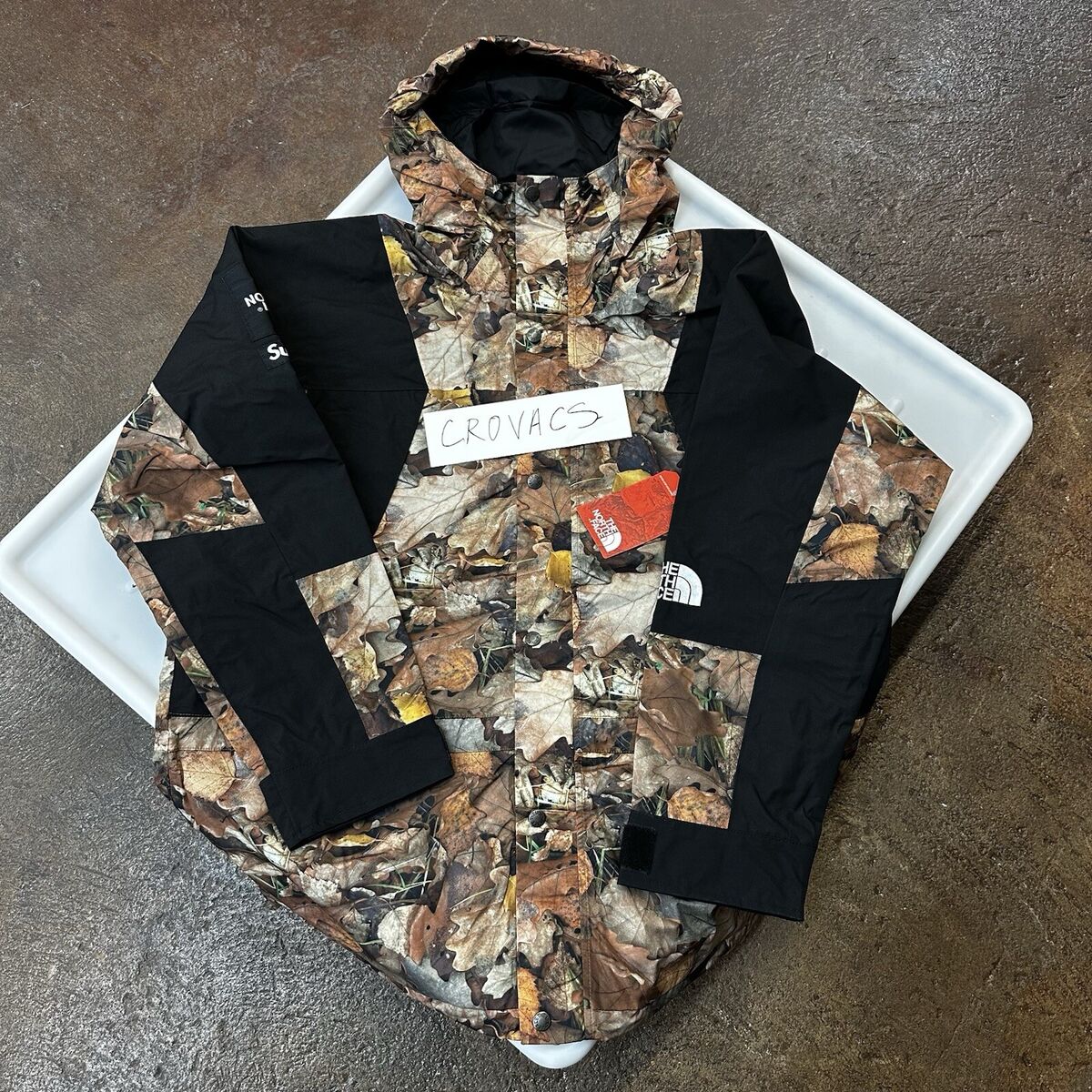 New XL Supreme x The North Face Mountain Light Jacket TNF New XL Supreme x The North Face Mountain Light Jacket TNF