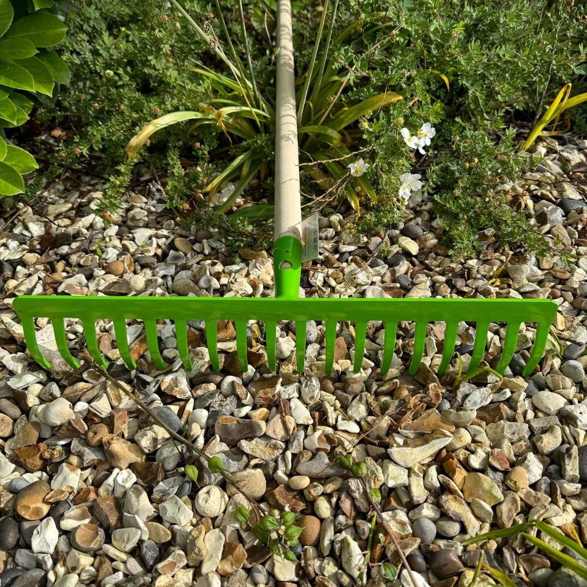Faithfull Countryman Hand Drag Rake - 5 Prong Small Garden Rake For Tight Spaces (30.5 Cm) - View #4
