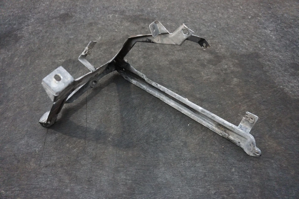 Soporte de montaje de radiador delantero derecho 99610604471 Porsche 911 Turbo 2001-04 Foto 2 de 4