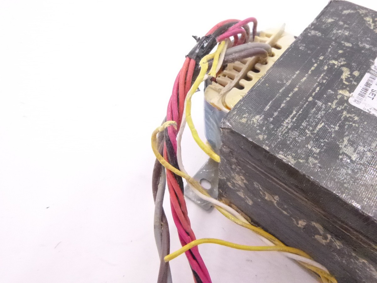 ドラヒ チップトランジスター 低雑音 2SA1586Y 50V150mA: 半導体 秋月