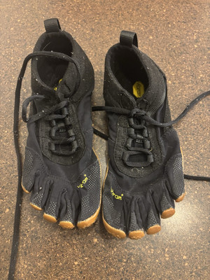 Vibram FiveFingers WOMEN V-TREK 19W7401 Size 7-7.5 USA Black
