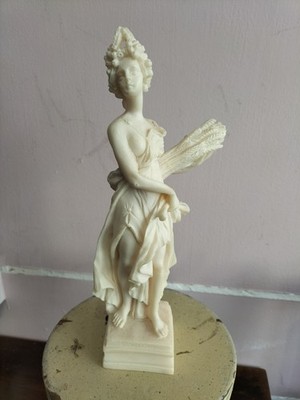 Eine Alabaster Figur der griechischen Göttin der Ernte Demeter schöner Zustand