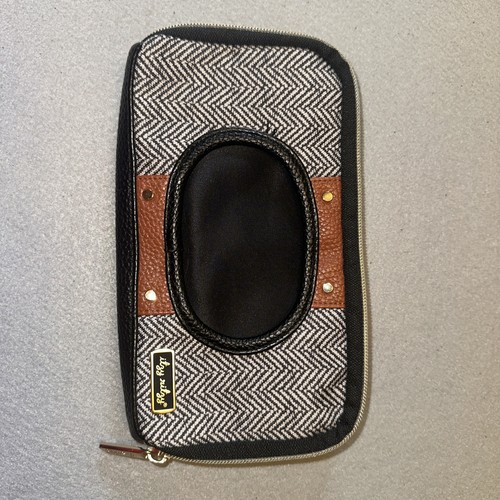 Itzy Ritzy Baby Wipes Clutch Holder Black White Chevron Pattern