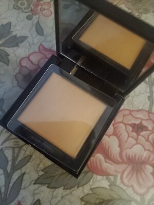 Laura Mercier Secret Blurring Powder For Under Eyes #2 3.5gr  Rare New No Box