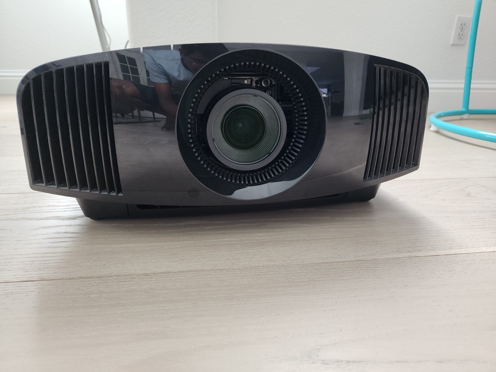 Sony VPLVW295ES 4K HDR Home Cinema Projector Black READ PARTS ONLY