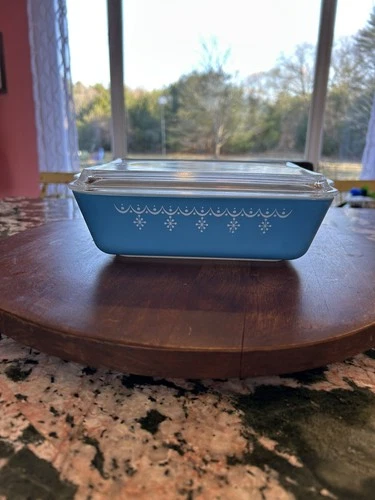 VTG Pyrex Blue Snowflake Garland Glass Dish & Lid 1 1/2 Quart 0503 & 503C Lid