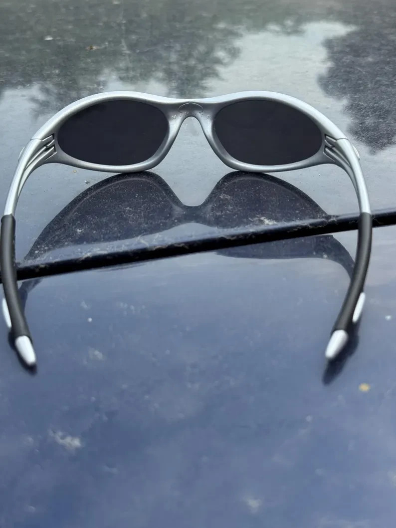 Retro Oakley Minute 1.0 Polarized Sunglasses Sliver Frame Black