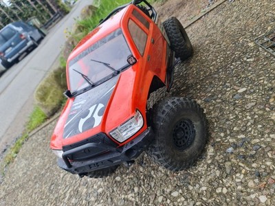 hallo ich biete eine axial scx6 an in einem technischen fast neuem Zustand