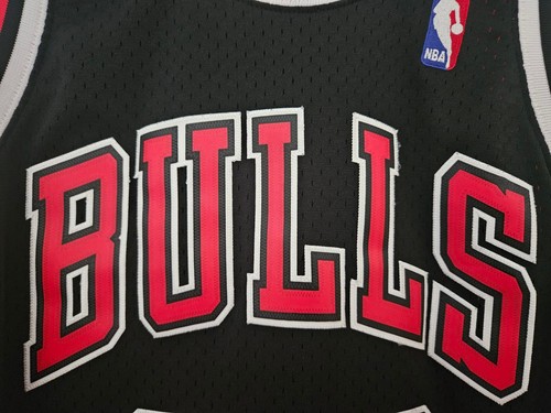 Chicago Bulls 1997-98 Scottie Pippen #33 Mitchell & Ness Swingman Jersey Sz MED - Picture 4 of 12