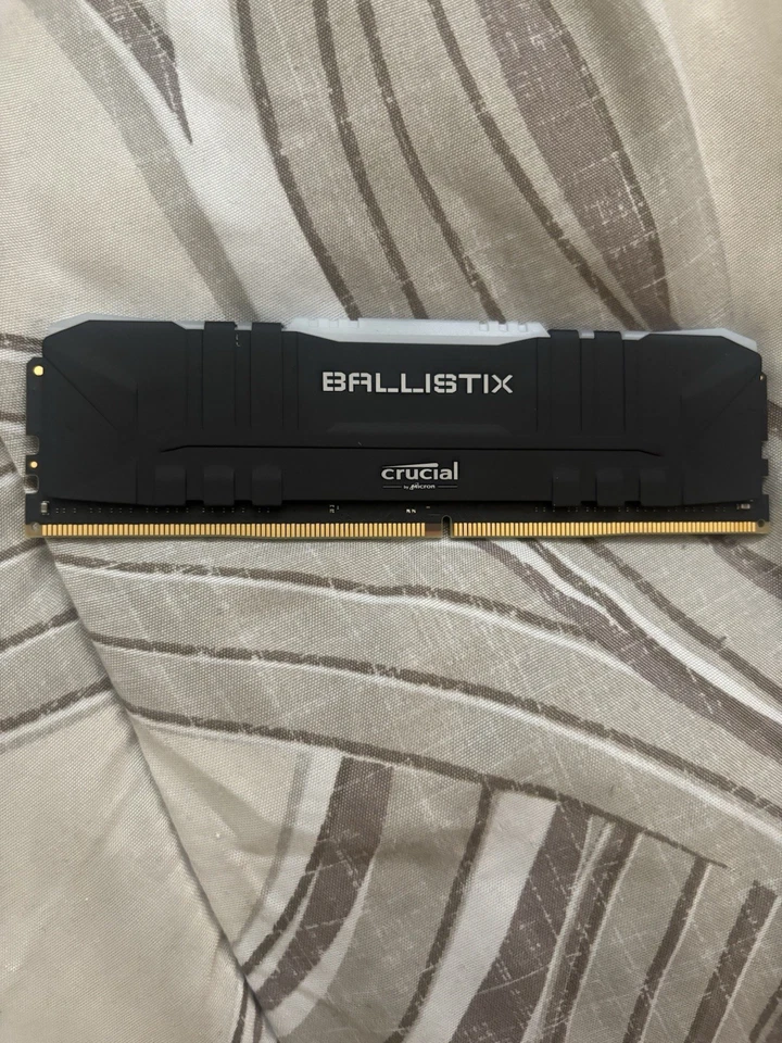 Crucial Ballistix 16GB (2x8GB) DDR4 3200MHz Desktop RAM Black CL16 - Image 2 of 4