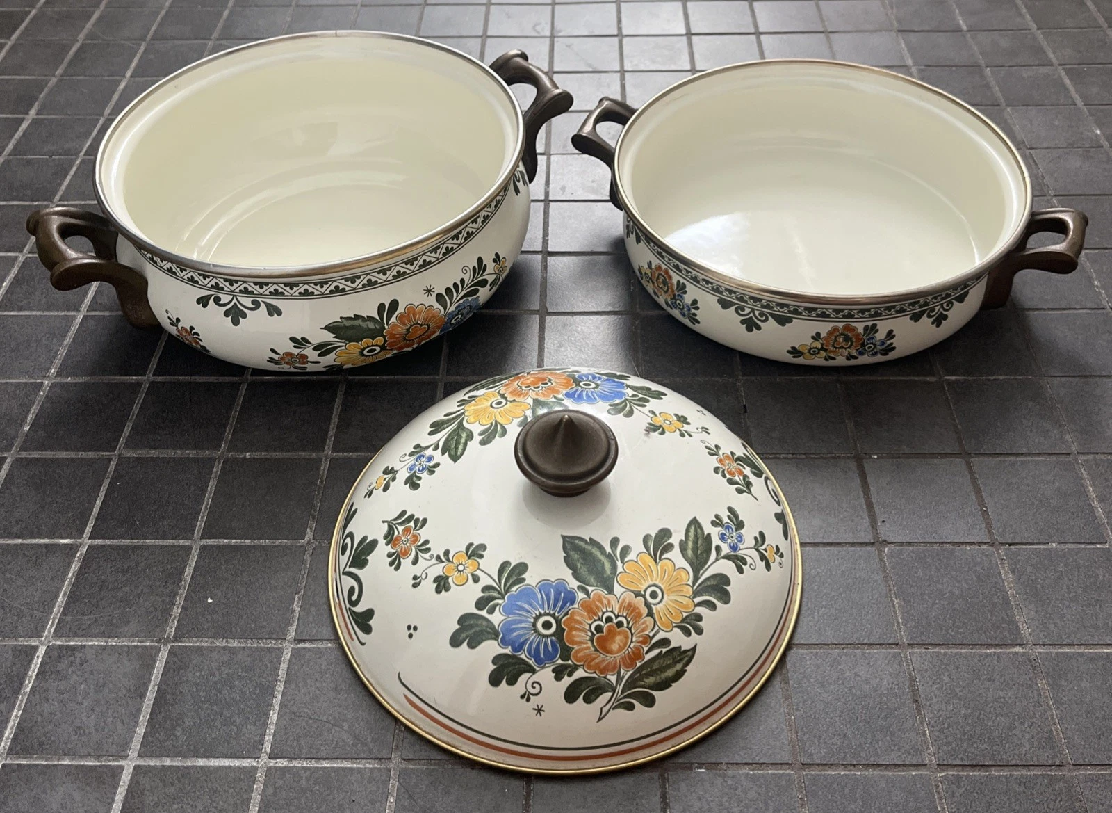 2 VTG ASTA Floral Enamel Cookware Dutch Oven Pots 8.5”W 2.5”H and 3.5”H One Lid
