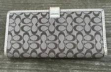 Coach Signature logo slim bi-fold wallet khaki metallic gold snap classic preppy