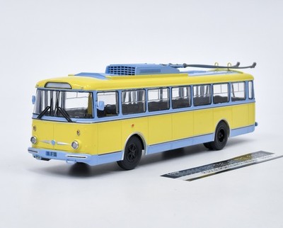 Skoda 9TR Trolleybus gelb/blaues Magazin mit Modimio 1:43