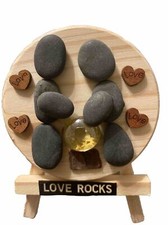 Stone/pebble artwork