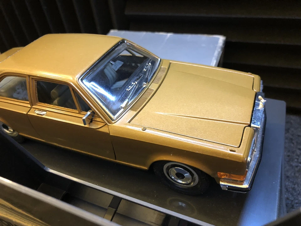 Burago Rolls Royce Light Brown Model 3001 1/22 Scale Model Car Italy LOOK! - Image 4 of 4