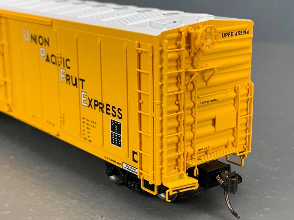 HO InterMountain R-70-15 Mechanical Reefer UPFE #455194 34751-14 - Image 2 of 4