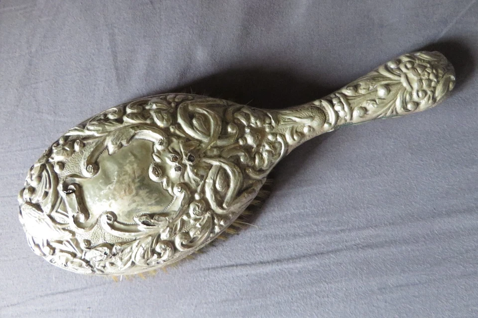 Ancienne brosse à cheveux en argent sans poinçon - Photo 2/4
