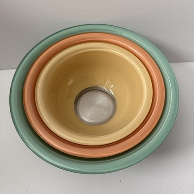 VTG 3 Piece Pyrex Pastel Nesting bowl set. 322 323 325 Beige, Peach, and Aqua