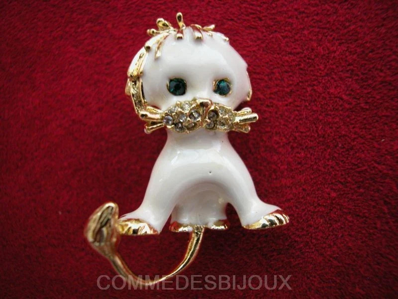 Broche lion vintage safari bijou doré émail blanc idée cadeau anniversaire