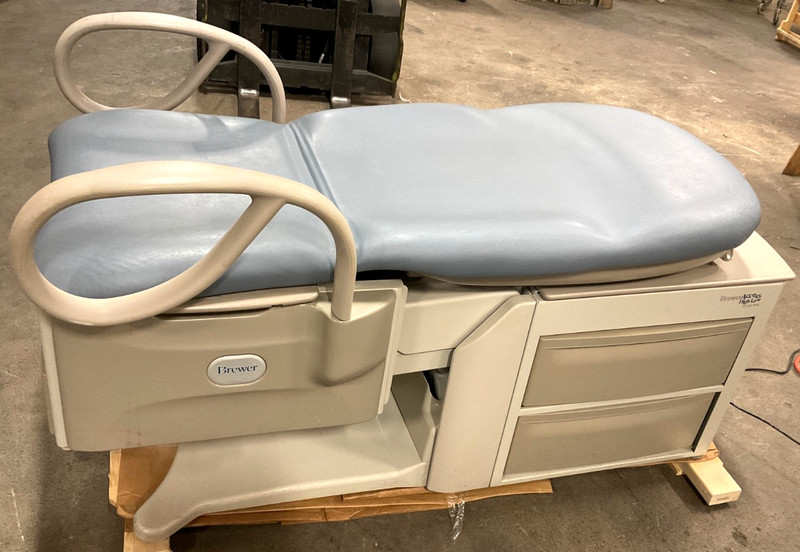 Brewer Access High/Low Model 6501 Power Exam Table w/ Stirrups And Foot Pedal