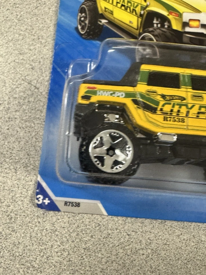 Hot Wheels '10 Toyota Tundra 2012 amarillo y Hummer H2 City Park lote de 2 Foto 4 de 4