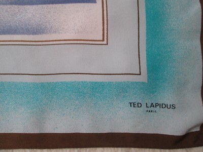Foulard Carré TED LAPIDUS En Soie - Dimensions 67 X 70 Cm, Couleur Rouge - Vintage, Occasion