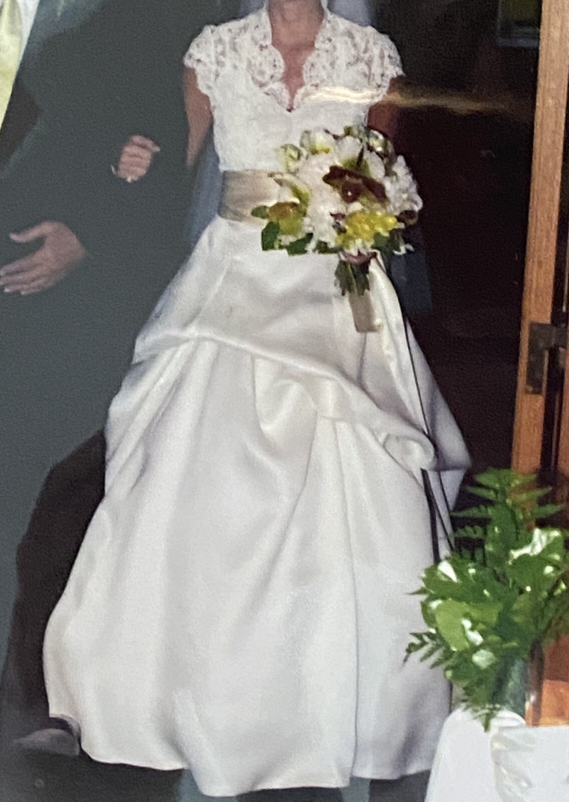 Monique Lhuillier 2 piece Wedding Dress lace top and… - Gem