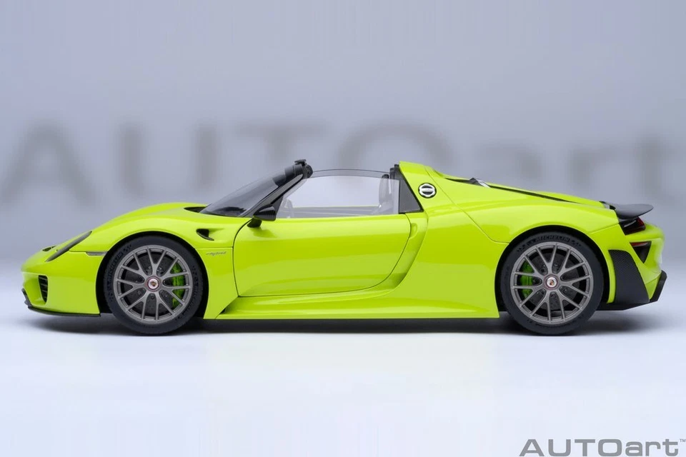 Porsche 918 Spyder Weissach Package 2013 Verde Modellino 1:18 Autoart - Immagine 3 di 4