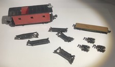 Miscellaneous model train pieces