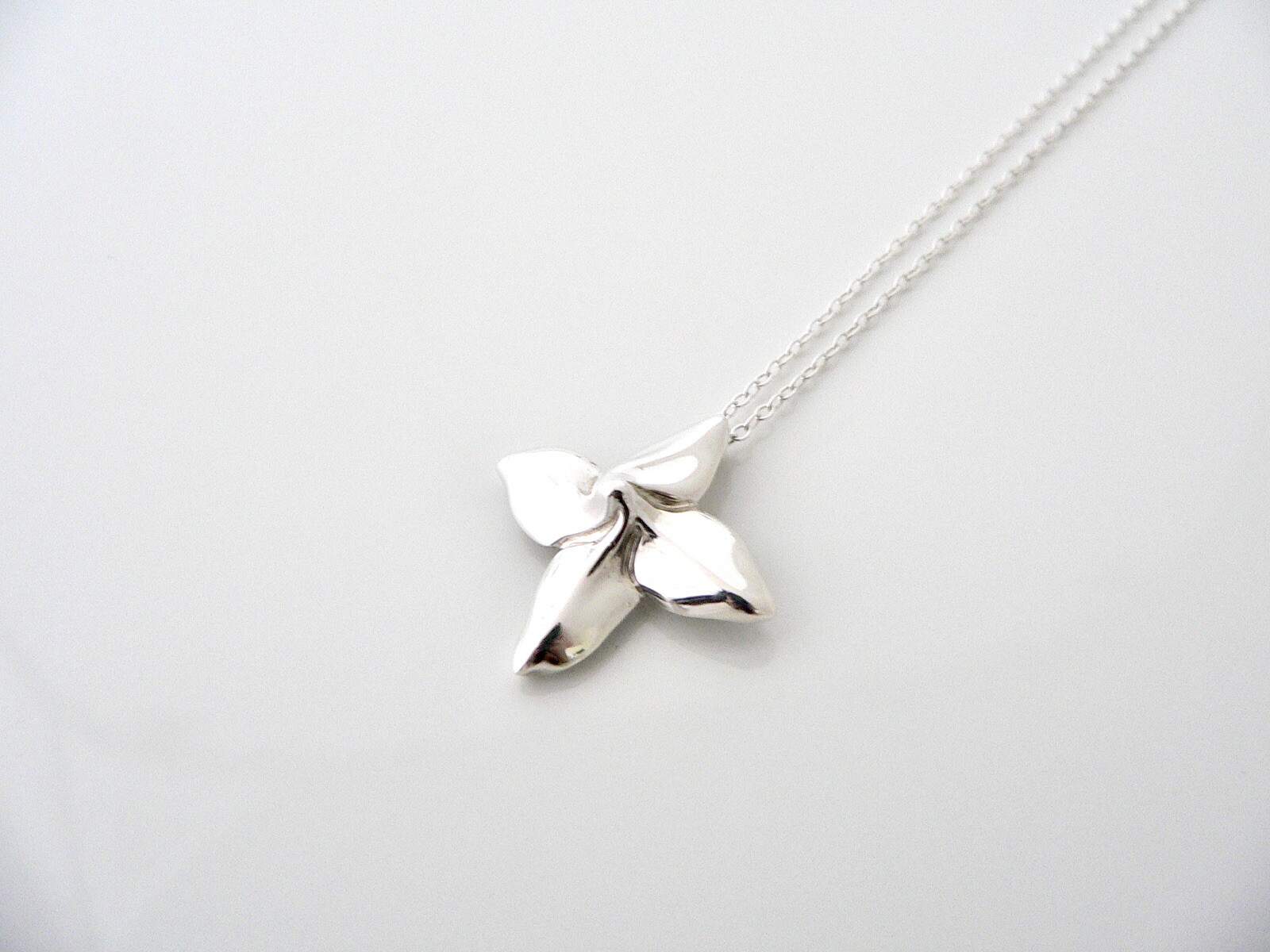 Tiffany & Co Flower Petal Necklace Pendant Charm Gift Love Silver 17.5 In Chain