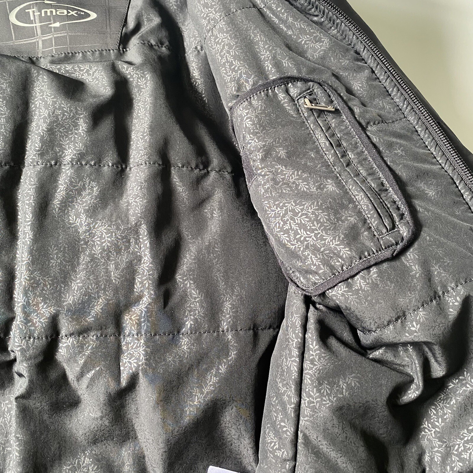 Wind River black winter jacket - image 4