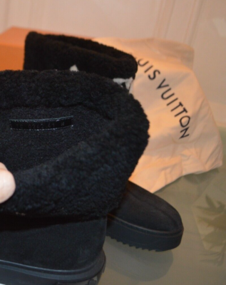 LOUIS VUITTON Snowdrop Shearling Boots Winter Logo Black LOUIS VUITTON Snowdrop Shearling Boots Winter Logo Black