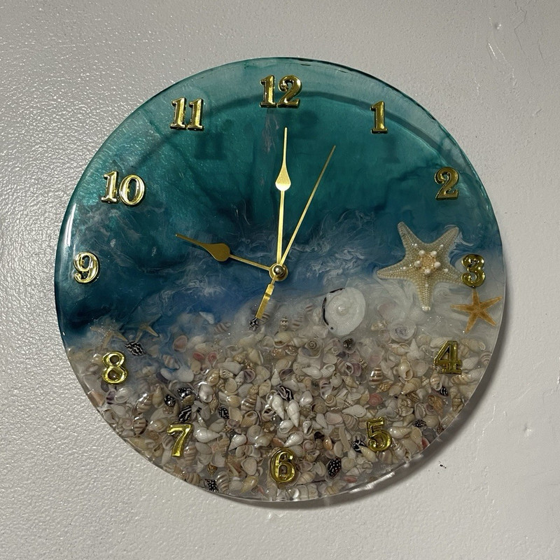 Round Resin Ocean Seashell Hanging Wall Clock, Blue Gold Beige, Analog