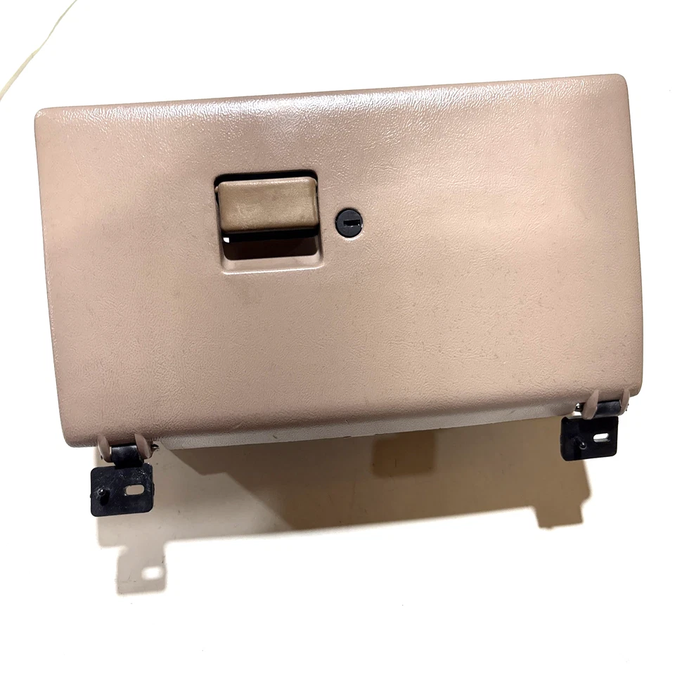 1989-1994 Ford Ranger (Explorer) glove box w/key (beige) Mazda B-Series - Image 3 of 4