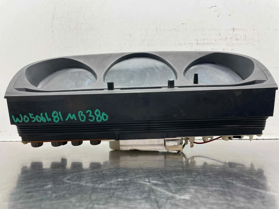 Cuadro de instrumentos velocímetro Mercedes 380 1981 calibre 148 k millas OEM 0105427206 Foto 3 de 4