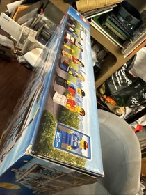 LEGO City Garage (4207, 933 pieces, 2012) New (old stock) Retired Few Box Dings