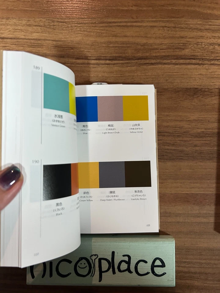 A Dictionary of Color Combinations Vol.1&2 Japanese Creative World 2Books Set JP - Image 4 of 4