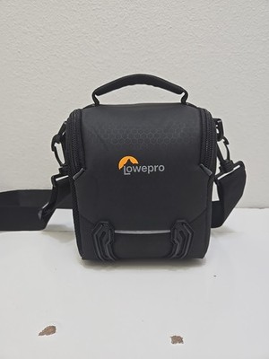 GENUINE Lowepro - Adventura Go CAMERA SH 120 Bag - Black OEM *LOOK*