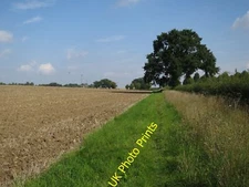 Photo 6x4 Footpath to Great Wilsey Farm Haverhill/TL6645 Houses are plan c2015