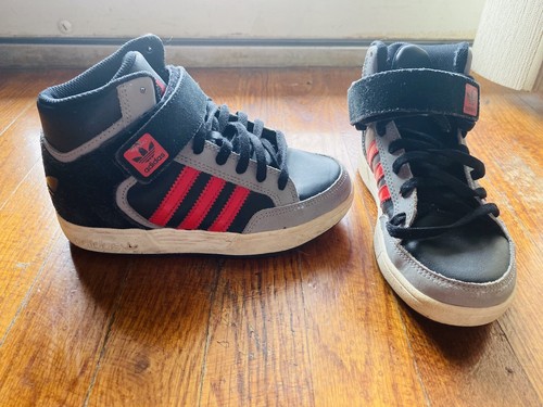 Chicos adidas negro blanco rojo alta Top tenis de baloncesto niños Talla 13  | eBay