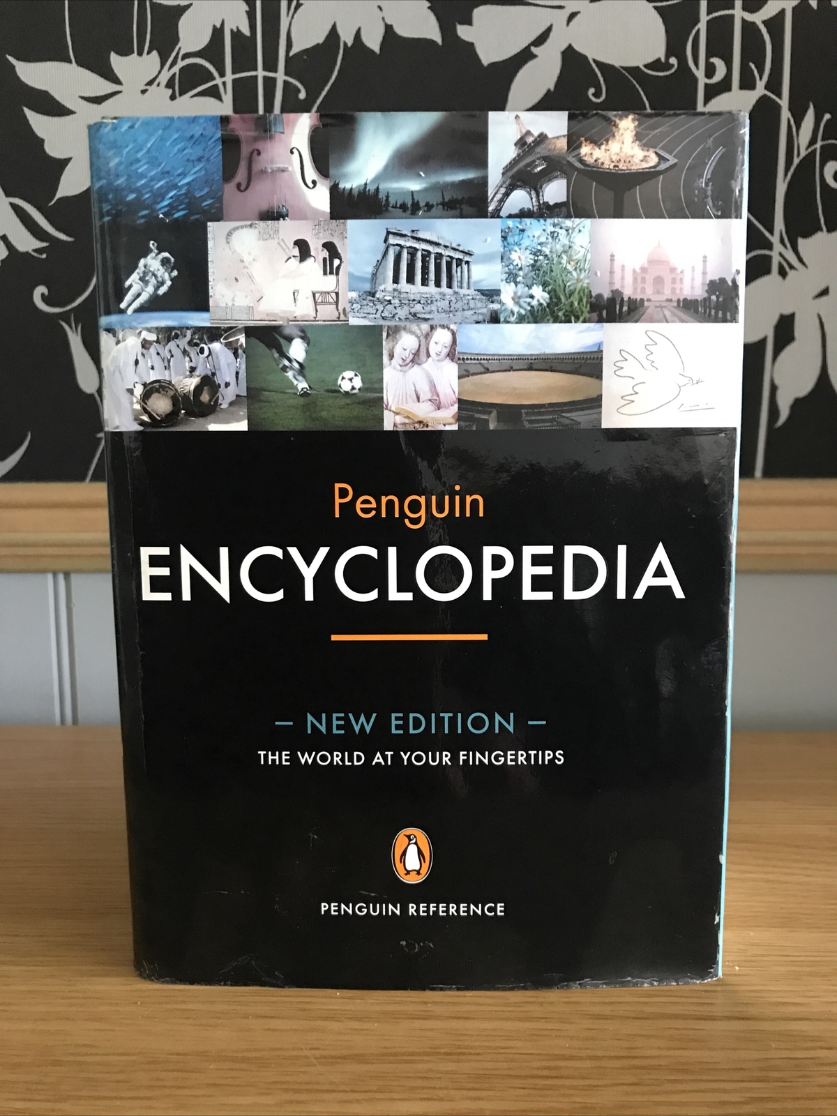 Penguin Encyclopedia New Edition Penguin  HB DJ 2002 2nd Edition