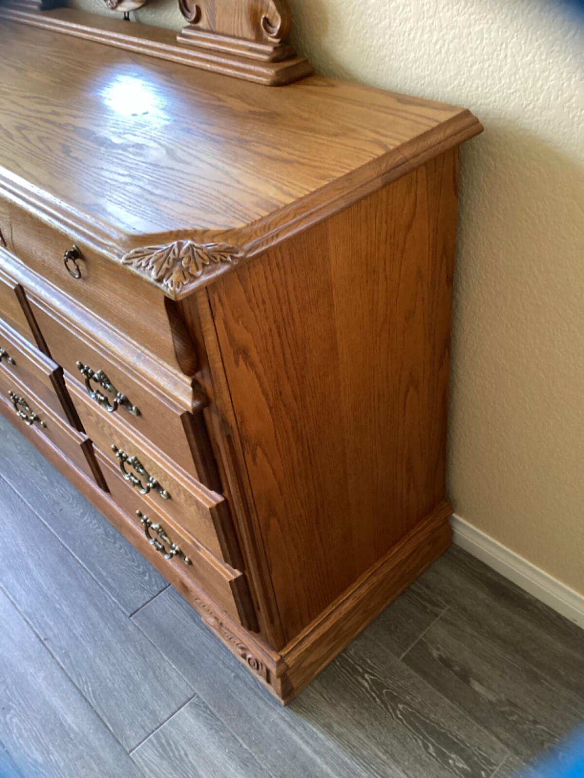 OAKWOOD INTERIORS DRESSER & MIRROR eBay