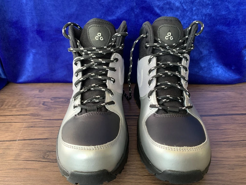 Nike Manoa LTH Botas Zapatos 472648 020 Metálico Plateado Negro Niños Talla 7Y Foto 2 de 4