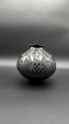 Jeronimo Villalpando Mata Ortiz Blackware Pottery Vase Signed 6.75  Damaged