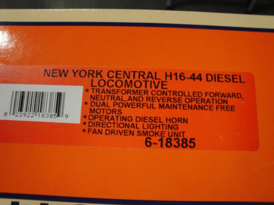 Lionel O Gauge 18385 powered 18386 dummy NYC New Your Central H16-44 Diesel set - Image 3 of 4