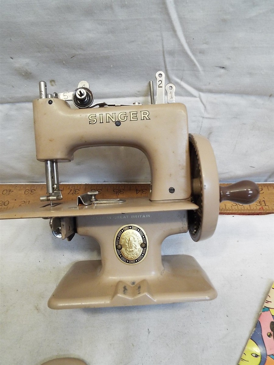 Singer Model 20 Sewhandy Child's Toy Sewing Machine Box Clamp Sew