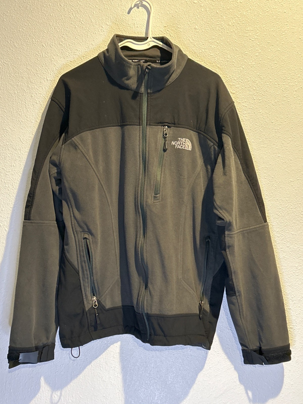 The North Face Windstopper (Men's LARGE) Gray/Black Fleece Jacket