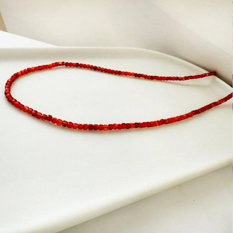 Delicados collares gargantilla de mujer de 18"" con cuentas redondas facetadas de cornalina de 2-3 mm Foto 3 de 4